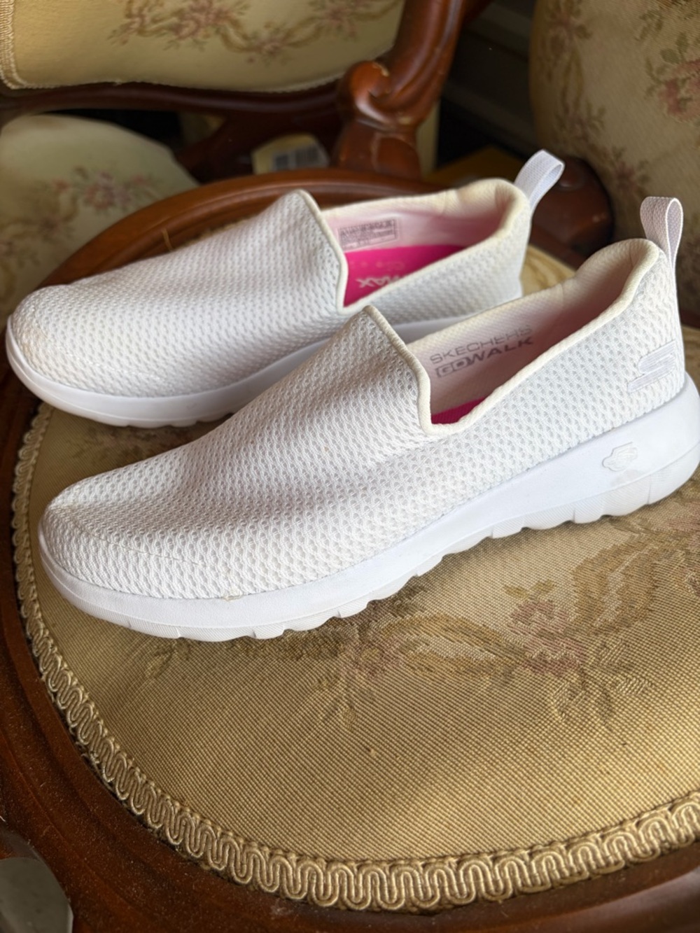 Skechers White Slip-On Athletic Walking Shoes with Pink Liner